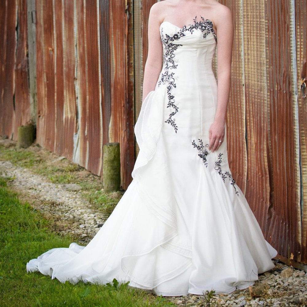 Sophia Tolli Ivory and Black Wedding Dress tag size 8 altered to street size 4